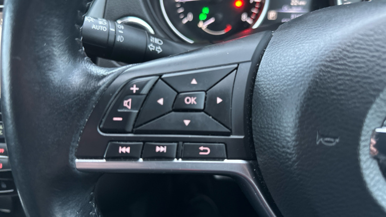 Nissan Qashqai 1.2 DiG-T N-Connecta 5dr Xtronic Petrol Hatchback